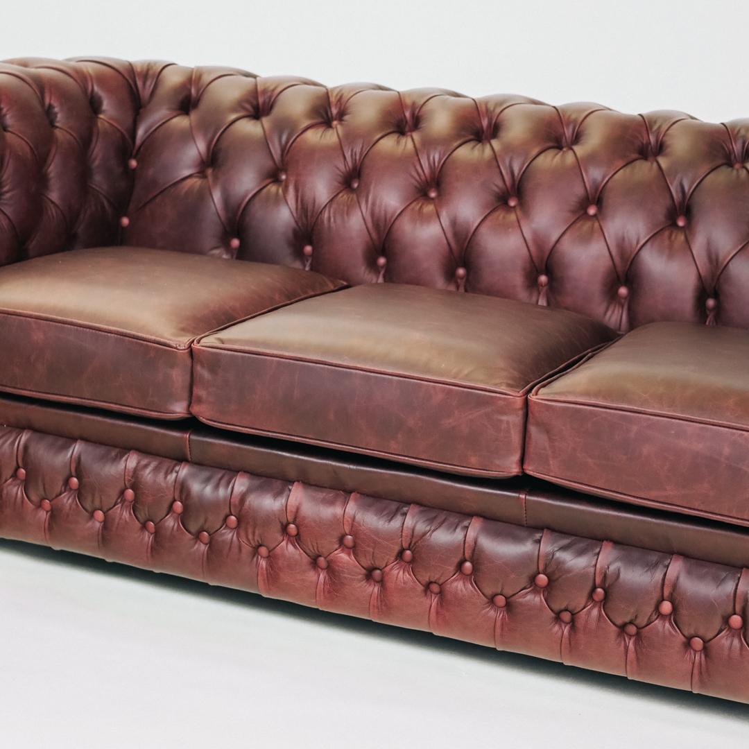 "London Classic" Chesterfield Sofa 3-Sitzer Original Schlafsofa, englisch in Cracked Wax Mulberry- Sofort lieferbar