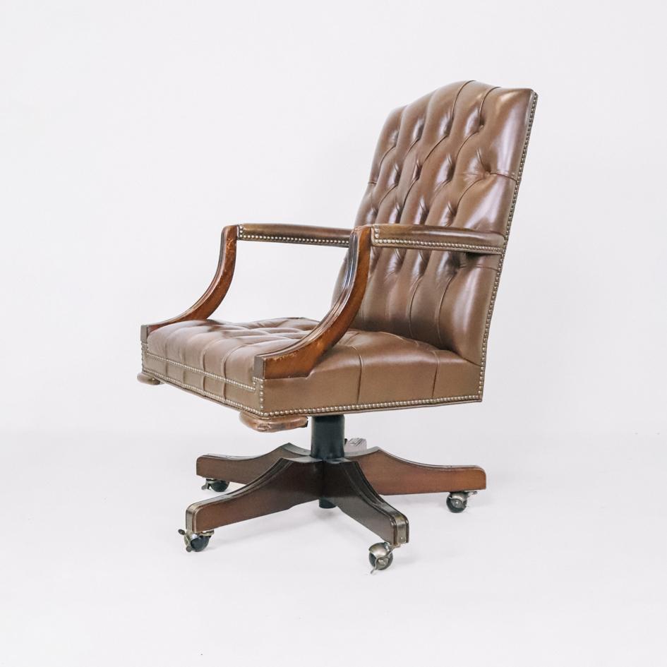 Vintage Chesterfield Drehstuhl mit braunem Leder, Bürostuhl - Sofort lieferbar