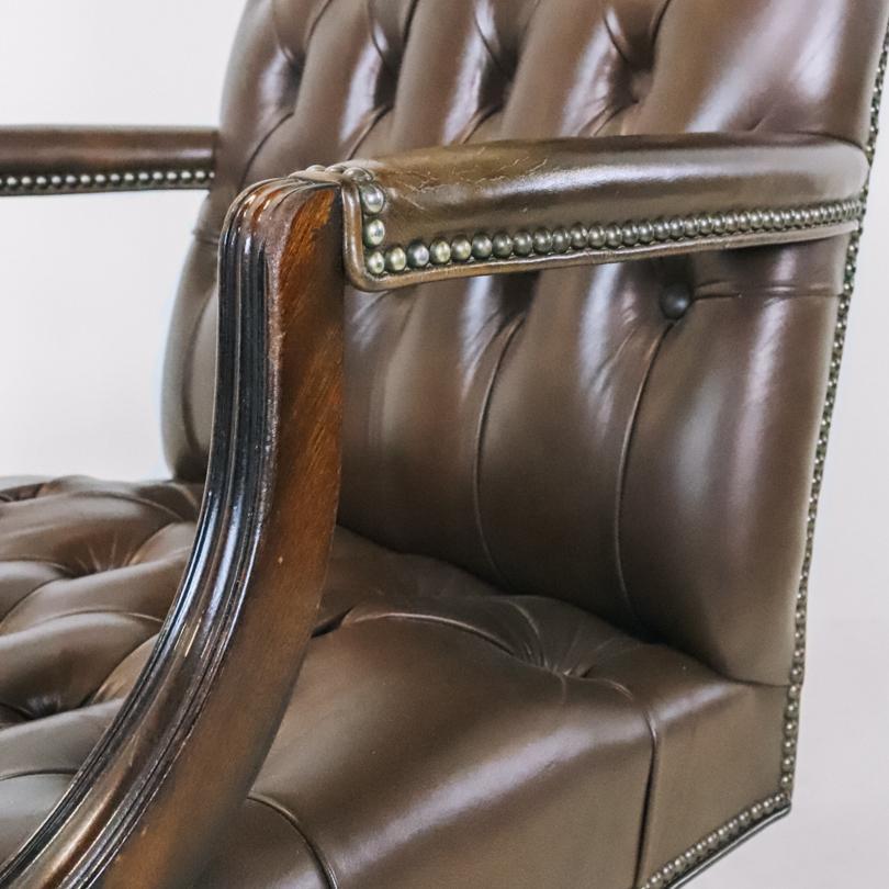 Vintage Chesterfield Drehstuhl mit braunem Leder, Bürostuhl - Sofort lieferbar