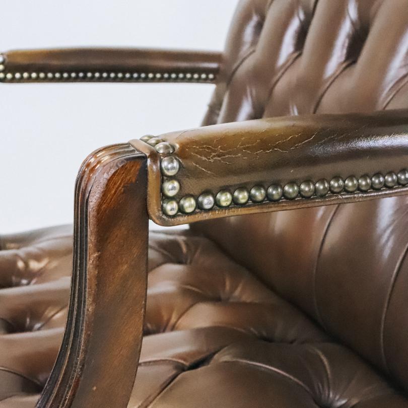 Vintage Chesterfield Drehstuhl mit braunem Leder, Bürostuhl - Sofort lieferbar