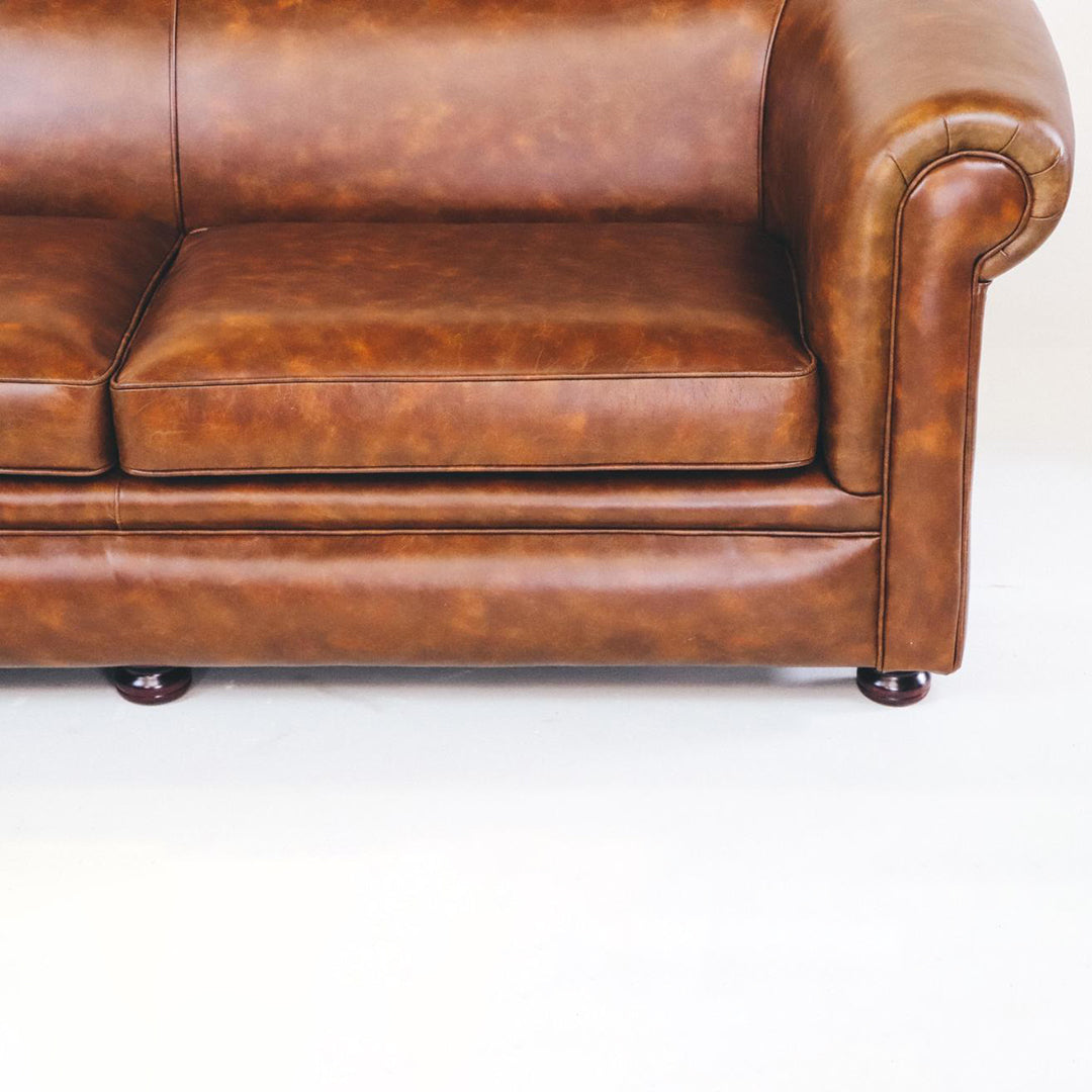 Chesterfield Sofa 3 Sitzer "Dylan" in Vintage Hazelnut Leder - Sofort Lieferbar