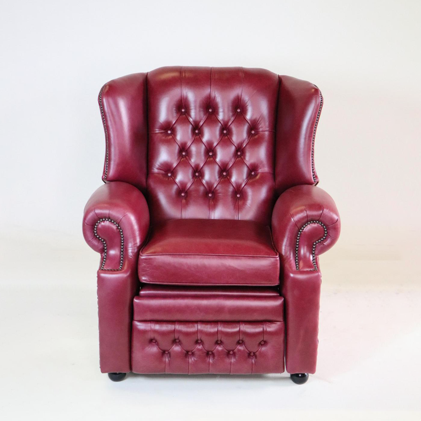 "Abigail" Chesterfield Recliner in Old English Burgundy - Sofort Lieferbar
