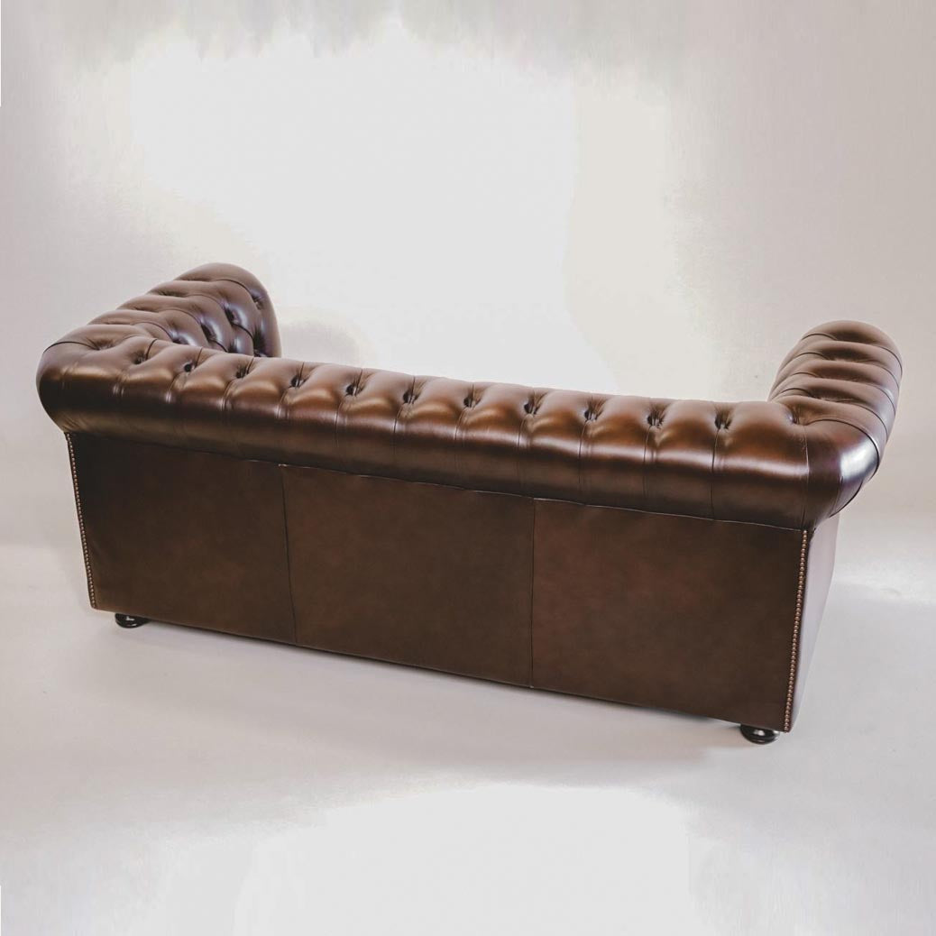 "Austin" Chesterfieldsofa in Birch Antique Brown, Original Chesterfieldsofa - Sofort Lieferbar
