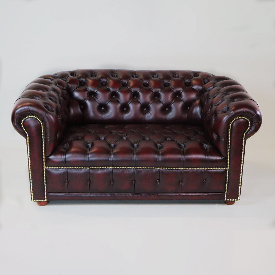 "London Classic Buttonseat" Chesterfield Sofa 2-Sitzer Birch Antique Red - Sofort Lieferbar