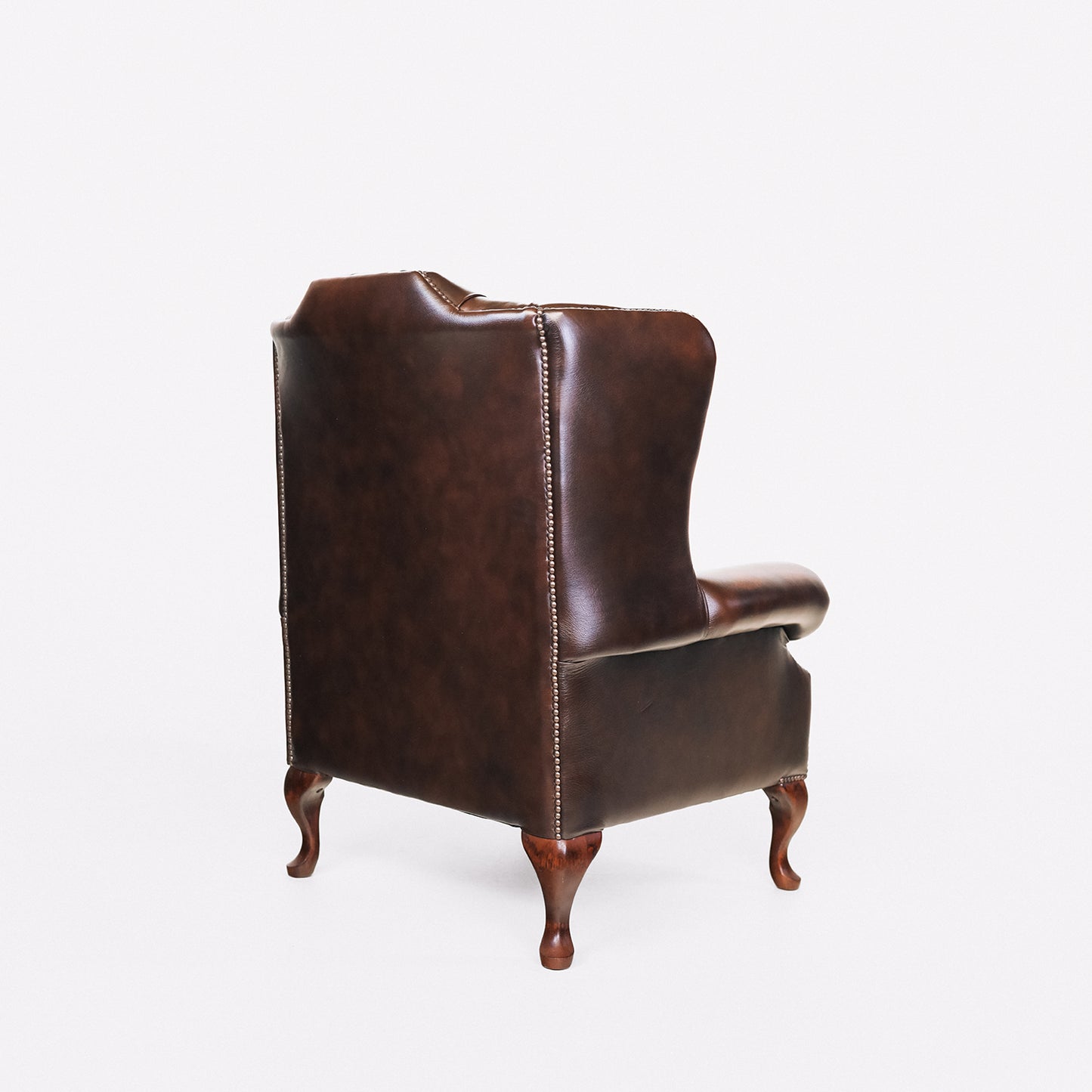 "Queen Anne" Chesterfield Ohrensessel in Birch Antik tan - Sofort lieferbar