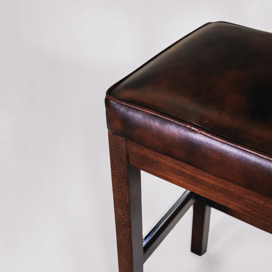 Chesterfield Barhocker "Bar Stool" in Birch Antique Red - Sofort lieferbar