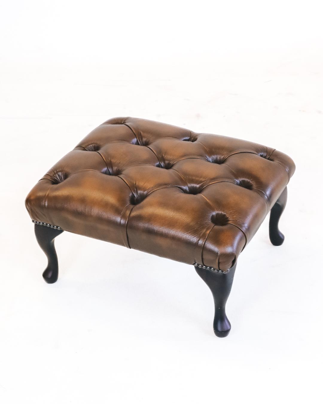 Chesterfield Hocker "Queen Anne" in Birch Antique Gold - Sofort Lieferbar