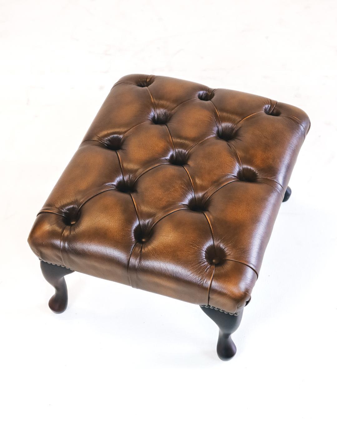 Chesterfield Hocker "Queen Anne" in Birch Antique Gold - Sofort Lieferbar