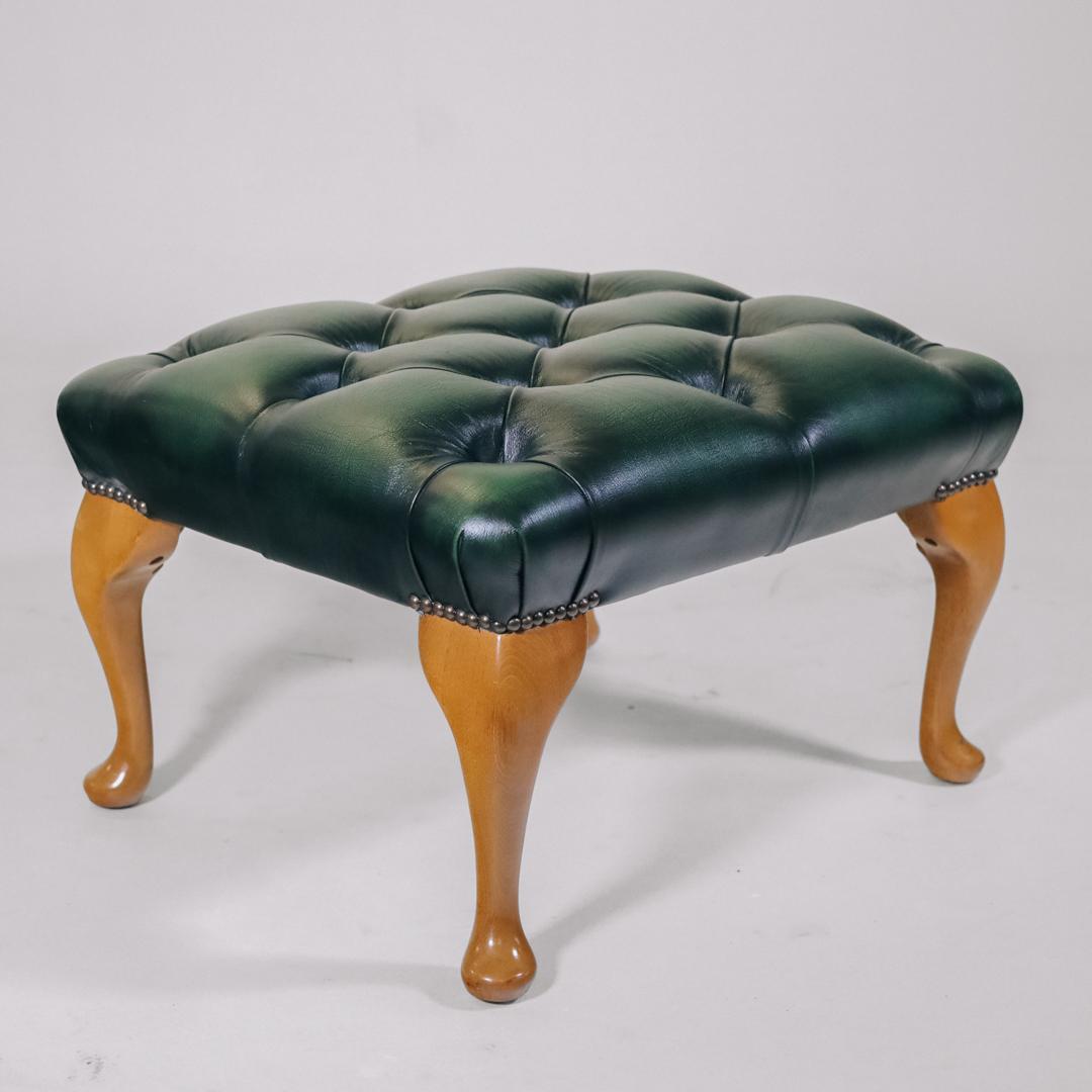 Chesterfield Hocker Queen Anne – Birch Antique Green - Sofort lieferbar