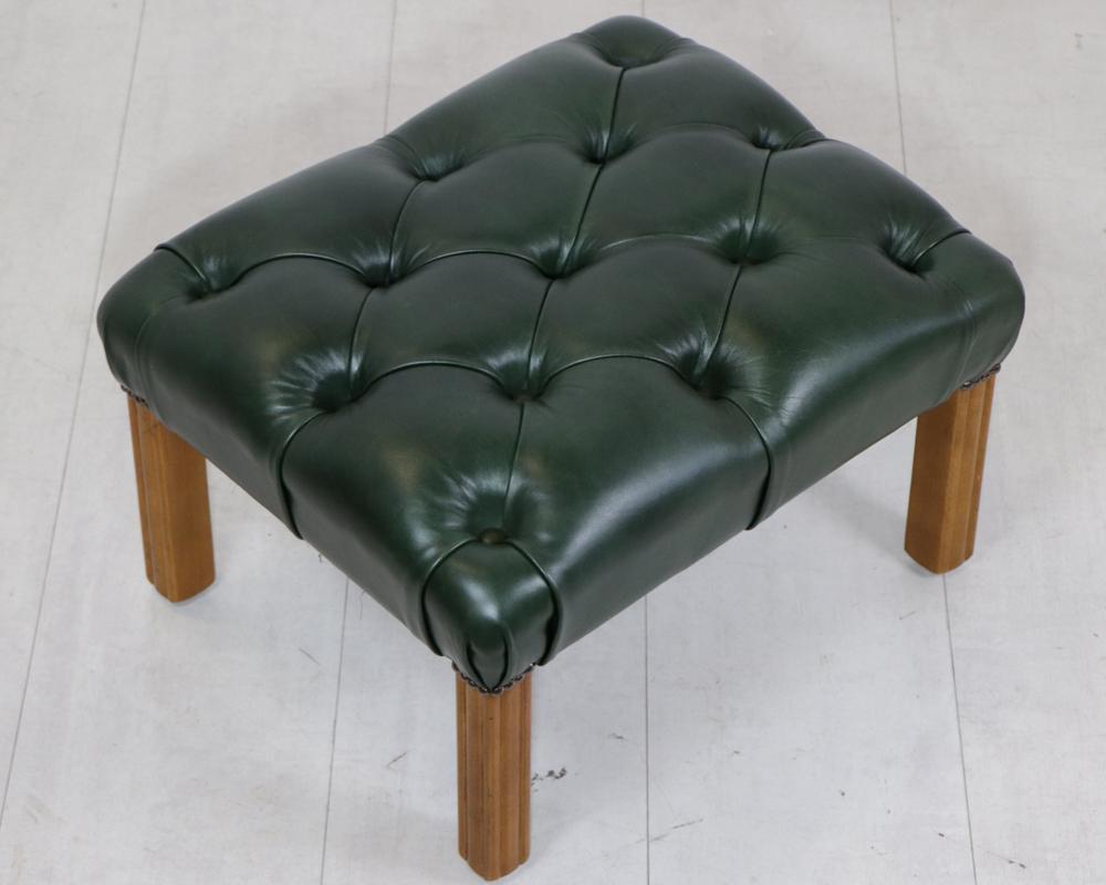 Chesterfield Hocker "ROYAL" in Grün – Crest Legacy Hunter - Sofort Lieferbar