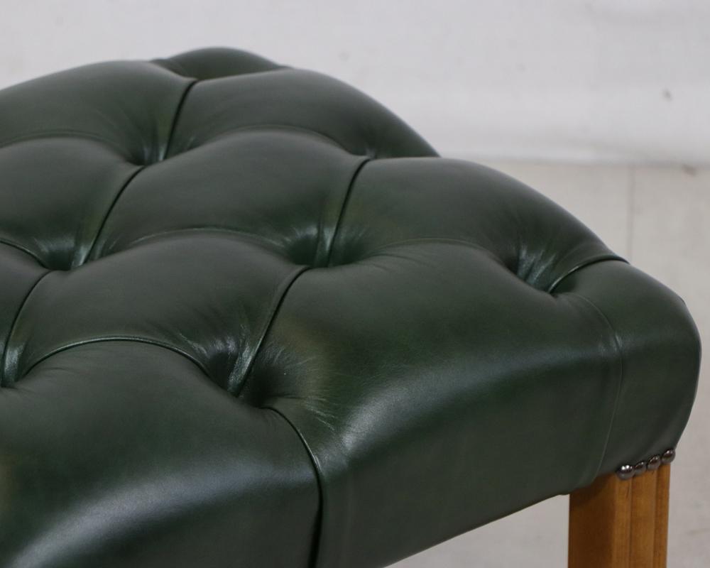 Chesterfield Hocker "ROYAL" in Grün – Crest Legacy Hunter - Sofort Lieferbar