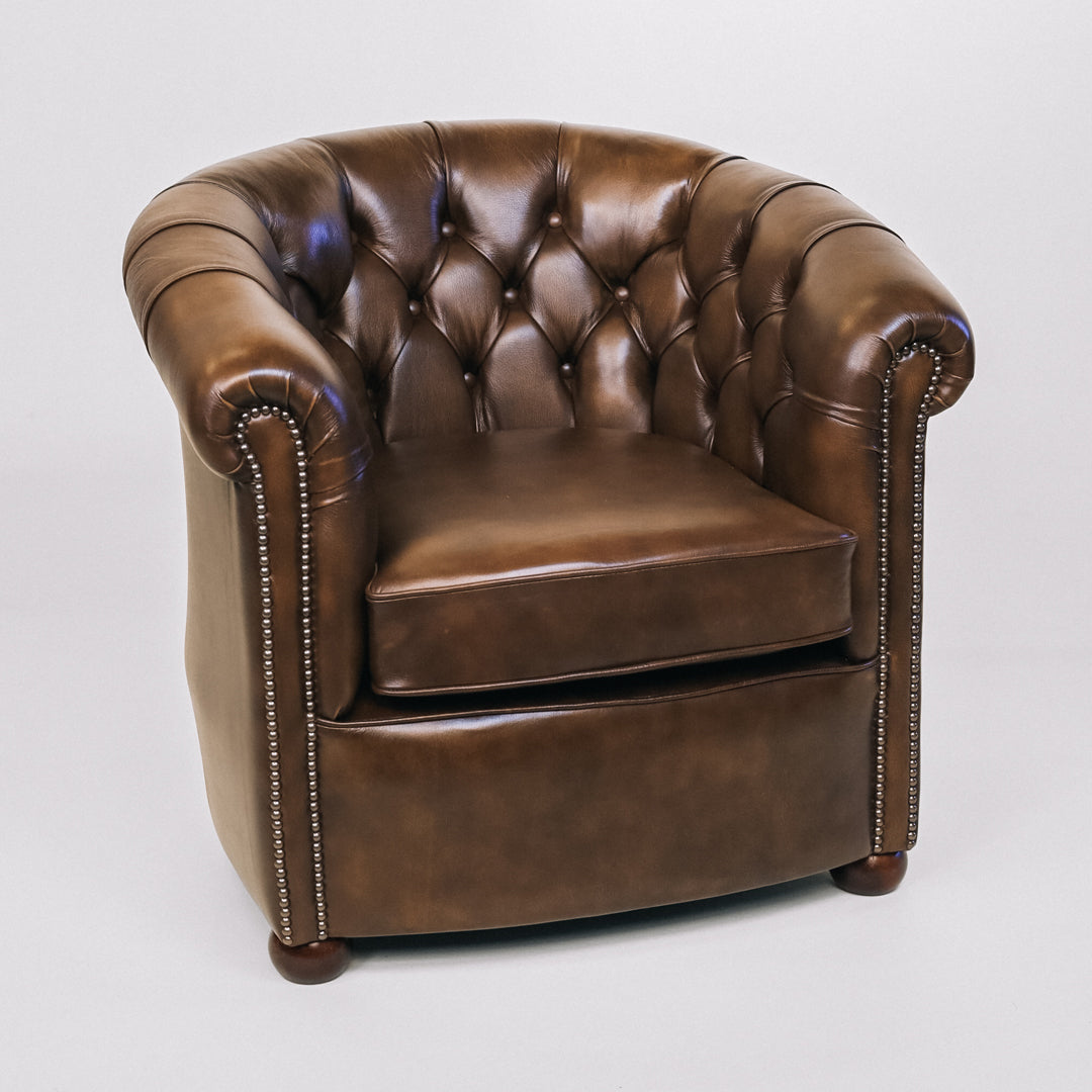 "Diana" Chesterfield Clubchair in Birch Antique Gold, Chesterfield Sessel - Sofort lieferbar