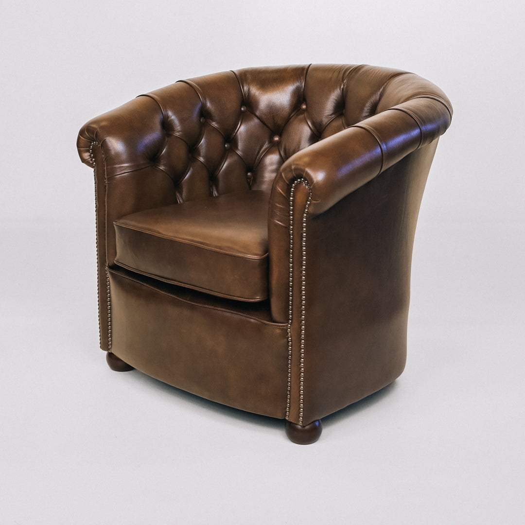 "Diana" Chesterfield Clubchair in Birch Antique Gold, Chesterfield Sessel - Sofort lieferbar