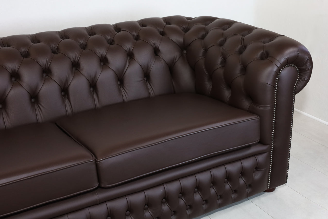 "William" Chesterfield Sofa 3-Sitzer in Birch Mocha - Sofort lieferbar