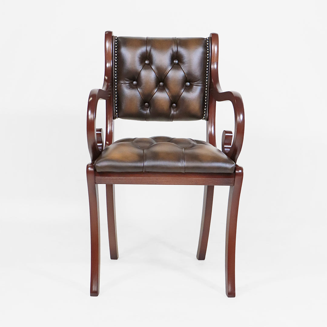 Chesterfield "Canterbury Carver Chair" Armlehnstuhl  – Braunes Leder & Mahagoni - Sofort lieferbar