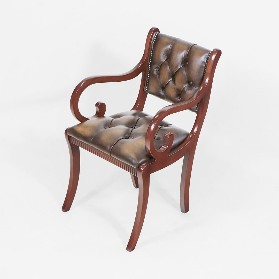 Chesterfield "Canterbury Carver Chair" Armlehnstuhl  – Braunes Leder & Mahagoni - Sofort lieferbar