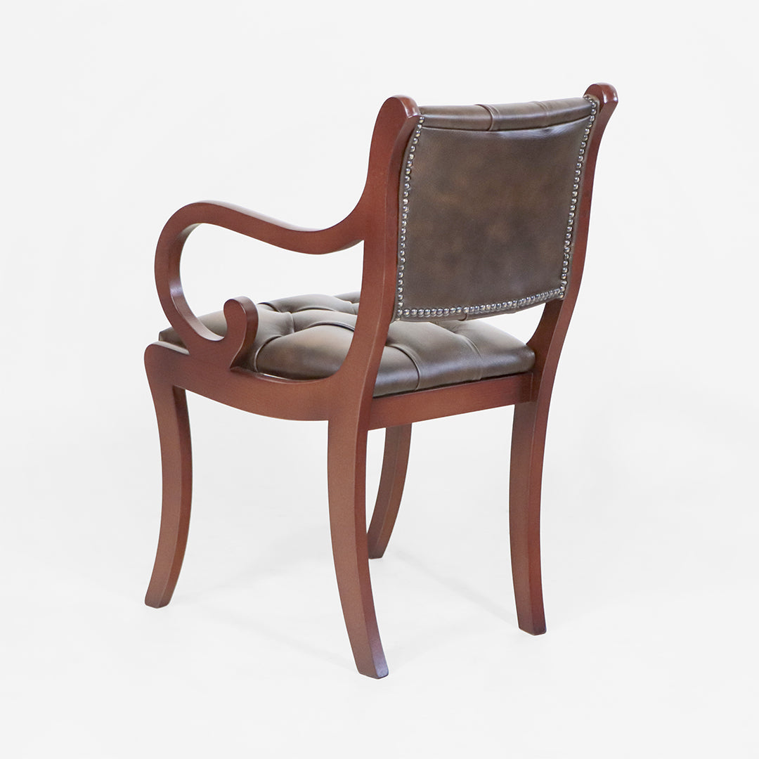 Chesterfield "Canterbury Carver Chair" Armlehnstuhl  – Braunes Leder & Mahagoni - Sofort lieferbar