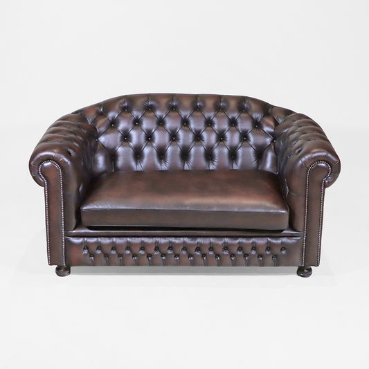 Chesterfield Sofa 2-Sitzer "Cambridge" aus dunkelbraunem Leder - Sofort lieferbar