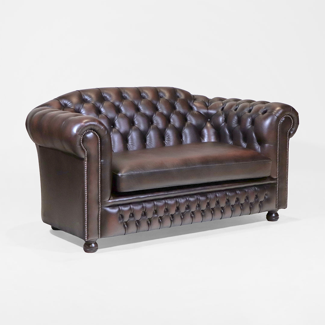 Chesterfield Sofa 2-Sitzer "Cambridge" aus dunkelbraunem Leder - Sofort lieferbar
