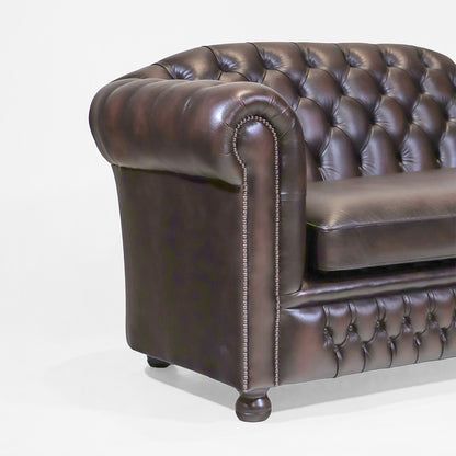 Chesterfield Sofa 2-Sitzer "Cambridge" aus dunkelbraunem Leder - Sofort lieferbar