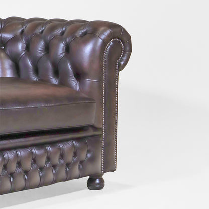Chesterfield Sofa 2-Sitzer "Cambridge" aus dunkelbraunem Leder - Sofort lieferbar