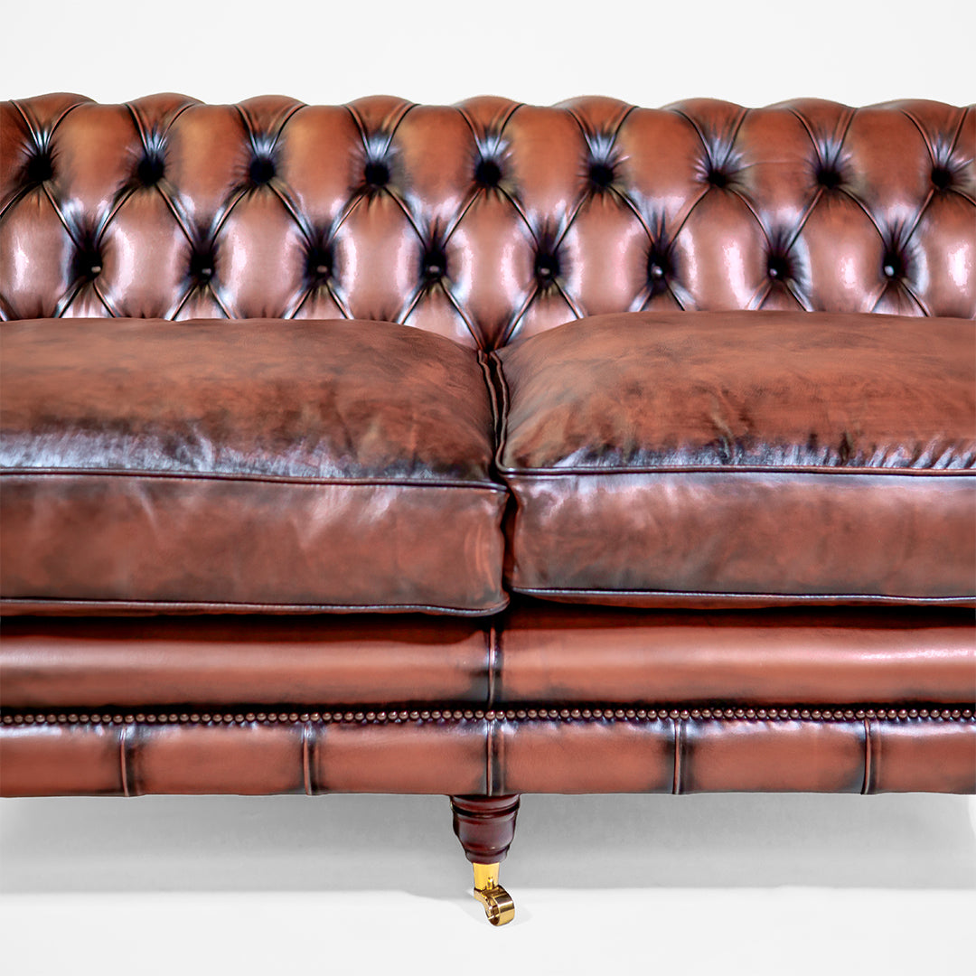 Chesterfield Sofa „Dexter“ 3-Sitzer in Birch Antique Tan - Sofort lieferbar