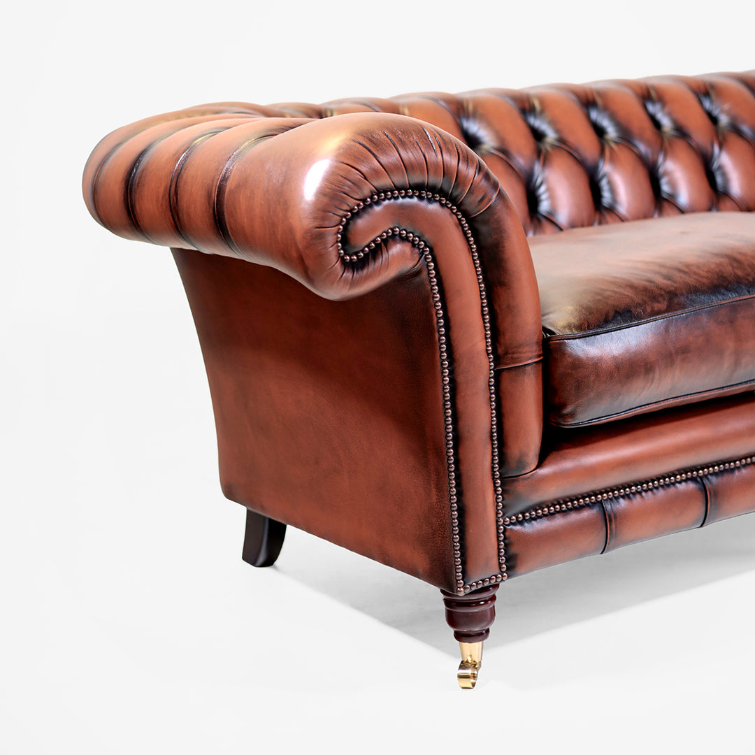 Chesterfield Sofa „Dexter“ 3-Sitzer in Birch Antique Tan - Sofort lieferbar