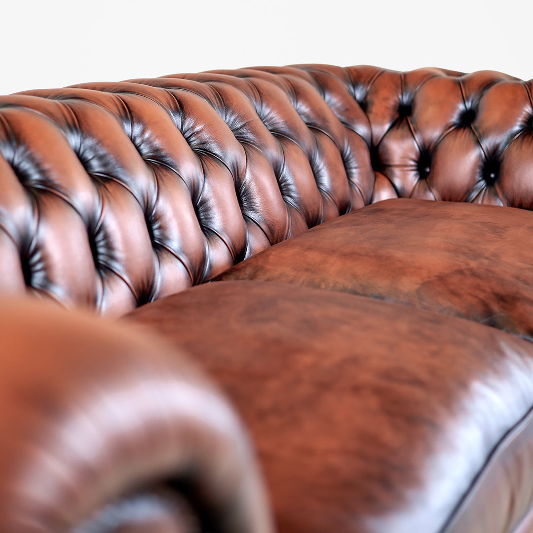 Chesterfield Sofa „Dexter“ 3-Sitzer in Birch Antique Tan - Sofort lieferbar