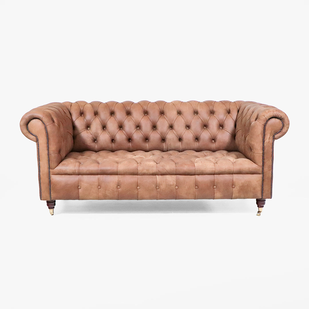 Chesterfield Sofa London Classic 3-Sitzer 195 cm – geknöpfter Sitz, braunes Anilinleder naturbelassen