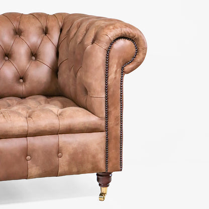 Chesterfield Sofa London Classic 3-Sitzer 195 cm – geknöpfter Sitz, braunes Anilinleder naturbelassen