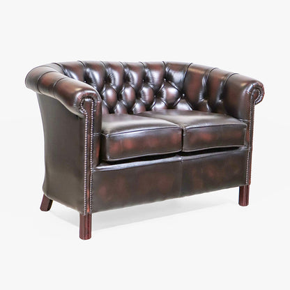 Chesterfield Sofa 2 Sitzer "Diana" – Kompaktes Clubsofa Birch Antique Tan - Sofort lieferbar!