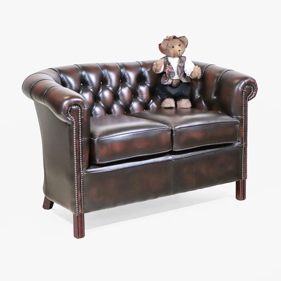 Chesterfield Sofa 2 Sitzer "Diana" – Kompaktes Clubsofa Birch Antique Tan - Sofort lieferbar!