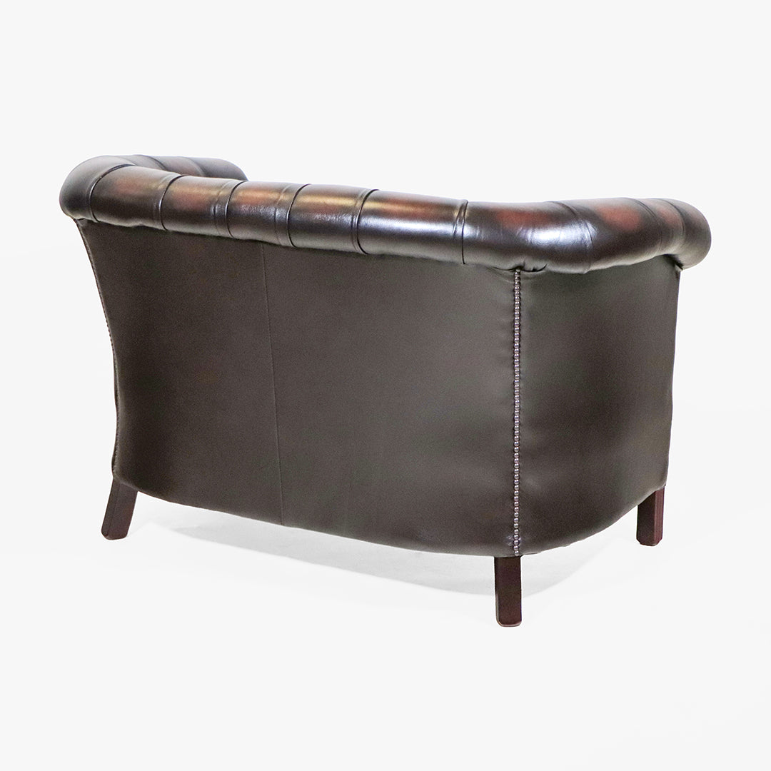 Chesterfield Sofa 2 Sitzer "Diana" – Kompaktes Clubsofa Birch Antique Tan - Sofort lieferbar!