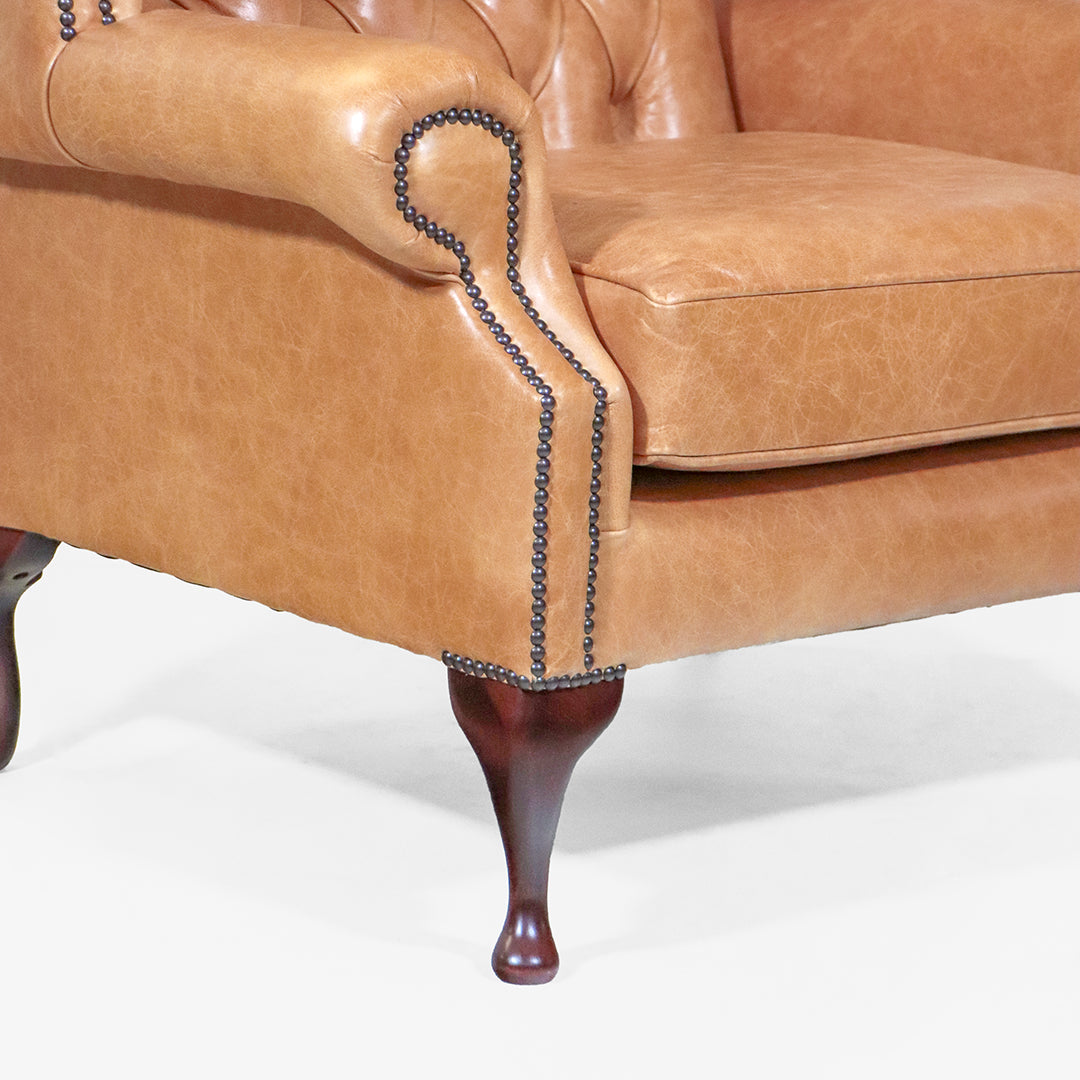 Chesterfield Ohrensessel XXL "Grand Scrollwing Chair" in Rimini Caramel - Sofort Lieferbar