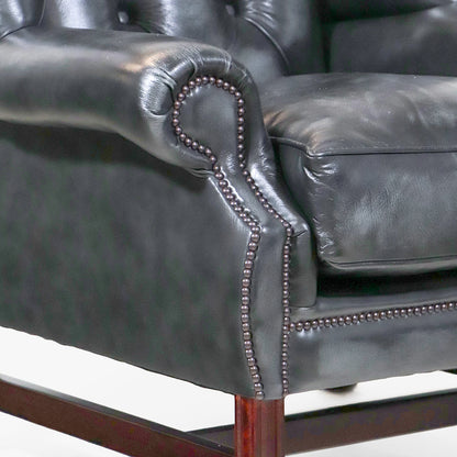 "York" Chesterfield Ohrensessel in Birch Antique Black Leder - Sofort Lieferbar