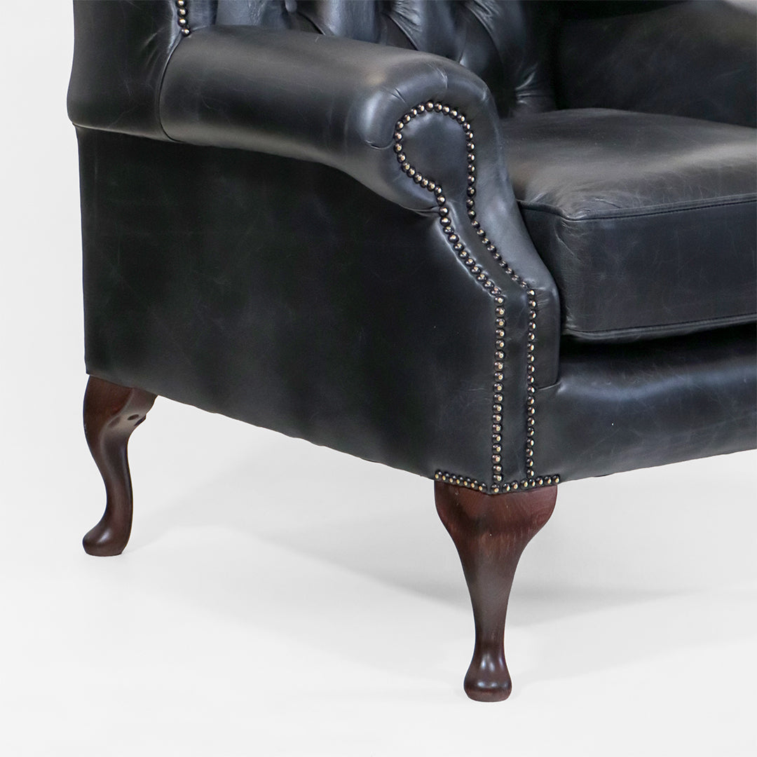 Chesterfield Wing Chair "Queen Anne" aus schwarzem Echtleder - Sofort lieferbar