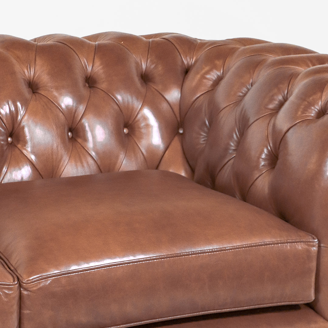 Braunes Chesterfield Sofa "Dexter“ 2,5-Sitzer – Leder Old English Malt - Sofort lieferbar