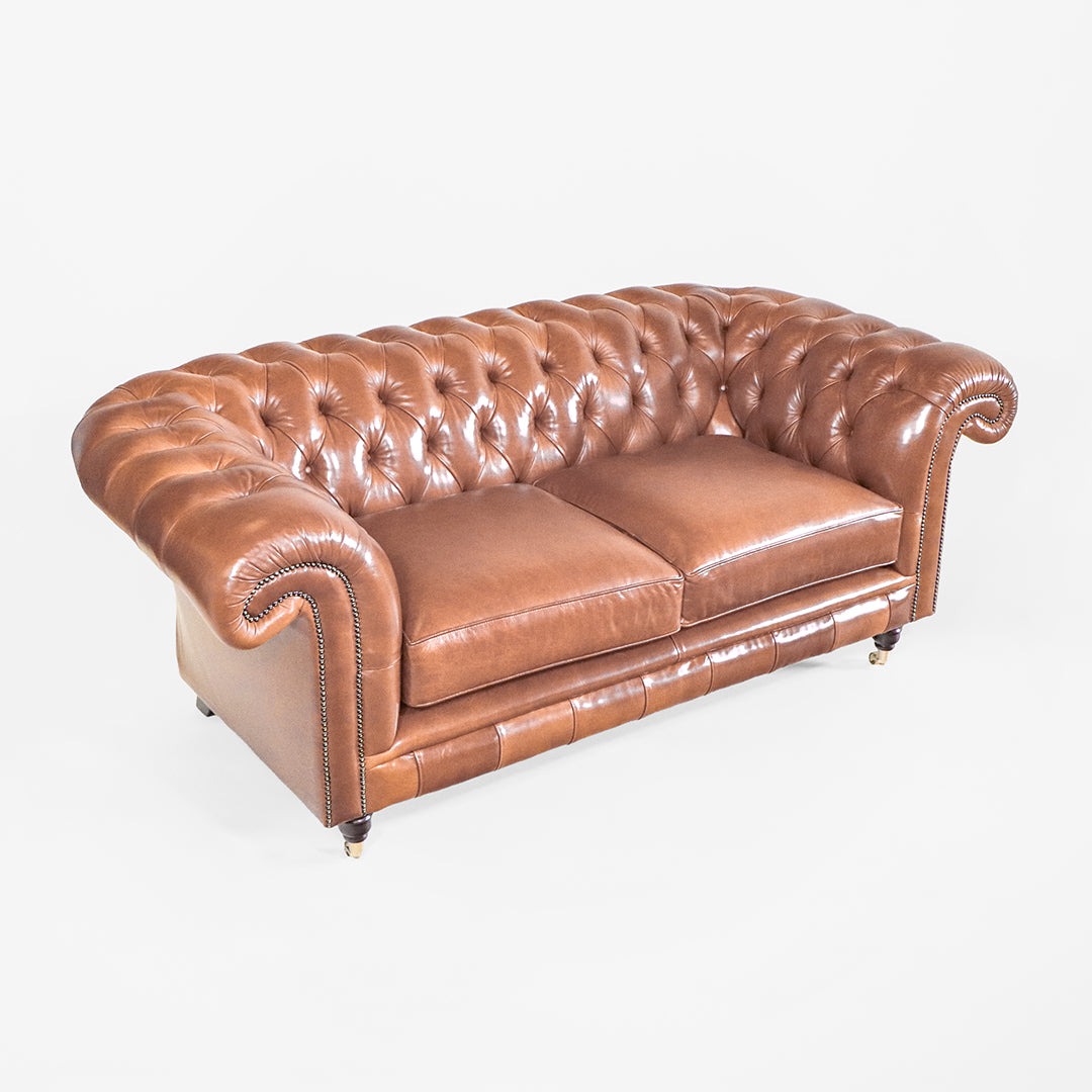 Braunes Chesterfield Sofa "Dexter“ 2,5-Sitzer – Leder Old English Malt - Sofort lieferbar
