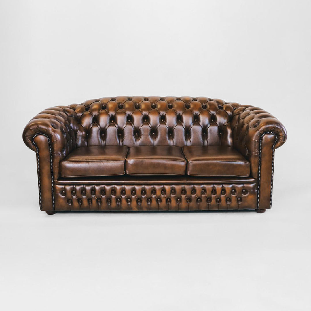"Cambridge" Chesterfield 3-Sitzer Sofa in Birch Antique Gold Leder - Sofort lieferbar