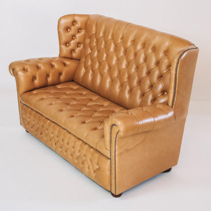 "Henley" Chesterfield Sofa, Zweisitzer in Old English Tan - Sofort lieferbar