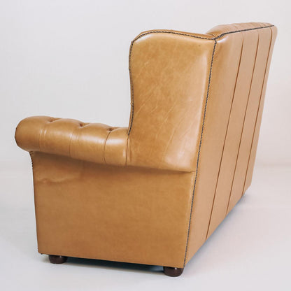 "Henley" Chesterfield Sofa, Zweisitzer in Old English Tan - Sofort lieferbar