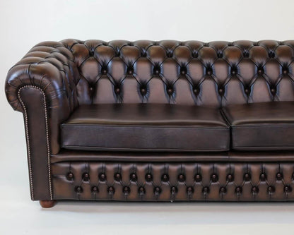 Chesterfield Sofa 3-Sitzer "Tudor" aus Echtleder – Birch Antique Tan Ledersofa, sofort lieferbar