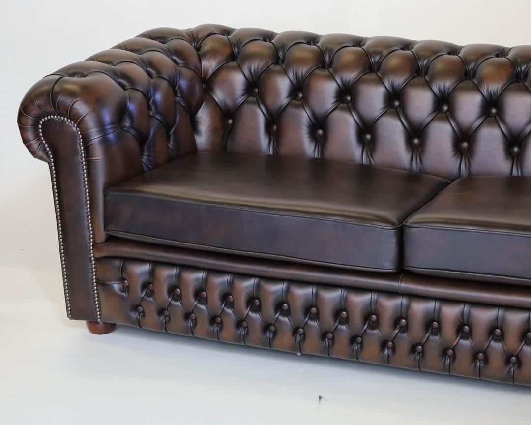 Chesterfield Sofa 3-Sitzer "Tudor" aus Echtleder – Birch Antique Tan Ledersofa, sofort lieferbar