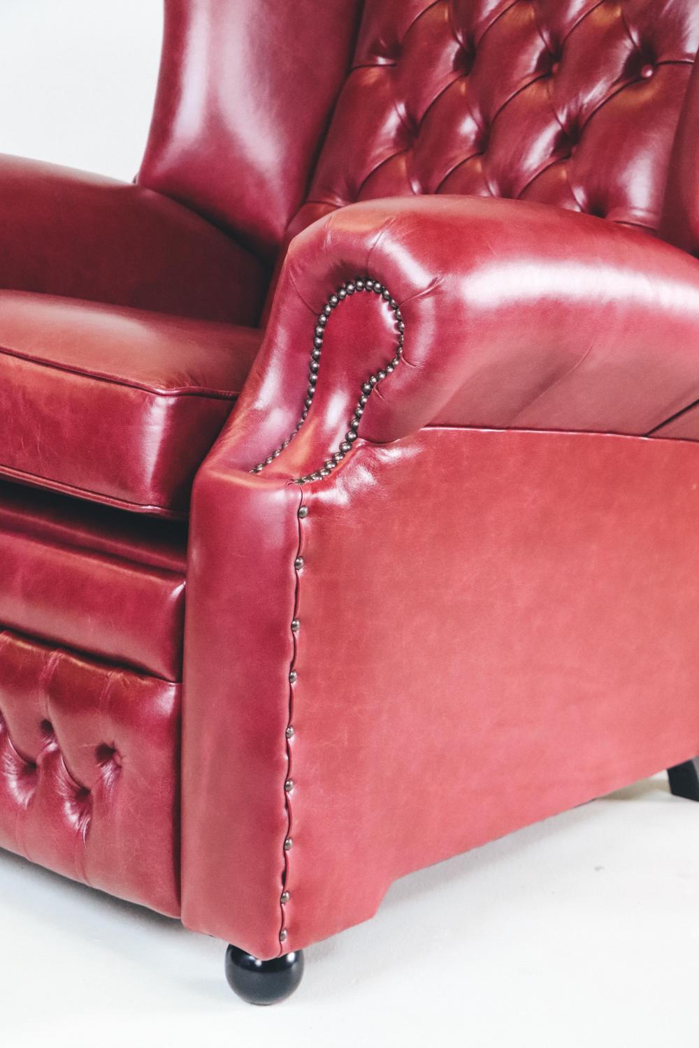 "Abigail" Chesterfield Recliner in Old English Burgundy - Sofort Lieferbar